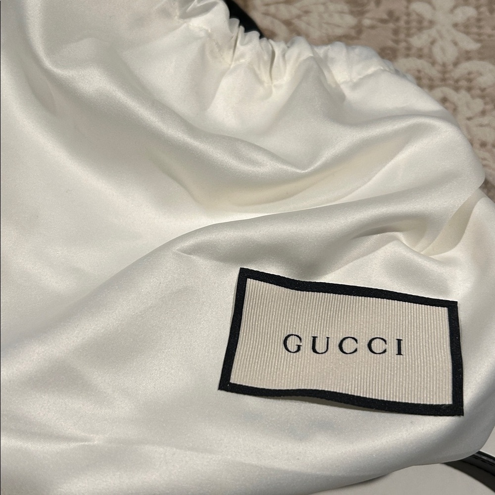 Authentic Gucci Black Leather Slim
GG Marmont Belt 409417 115/46 with Gift Box - Picture 4 of 11